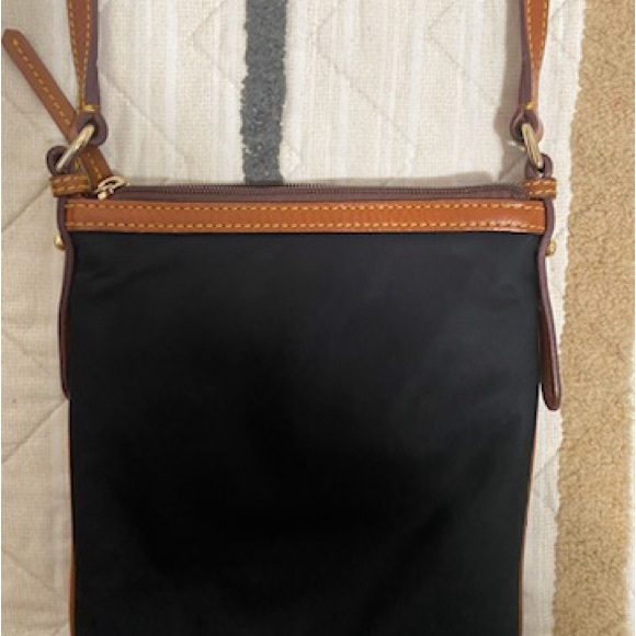 Dooney and Bourke shoulder bag - Picture 3 of 9